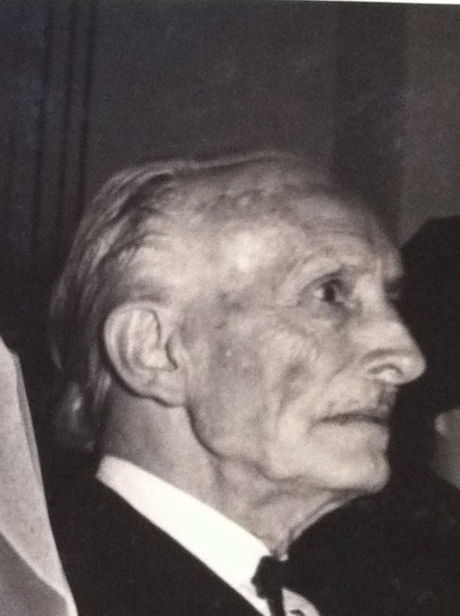 Retrato de José María Bayarri, escultor y poeta valenciano, autor del Cristo que preside el altar